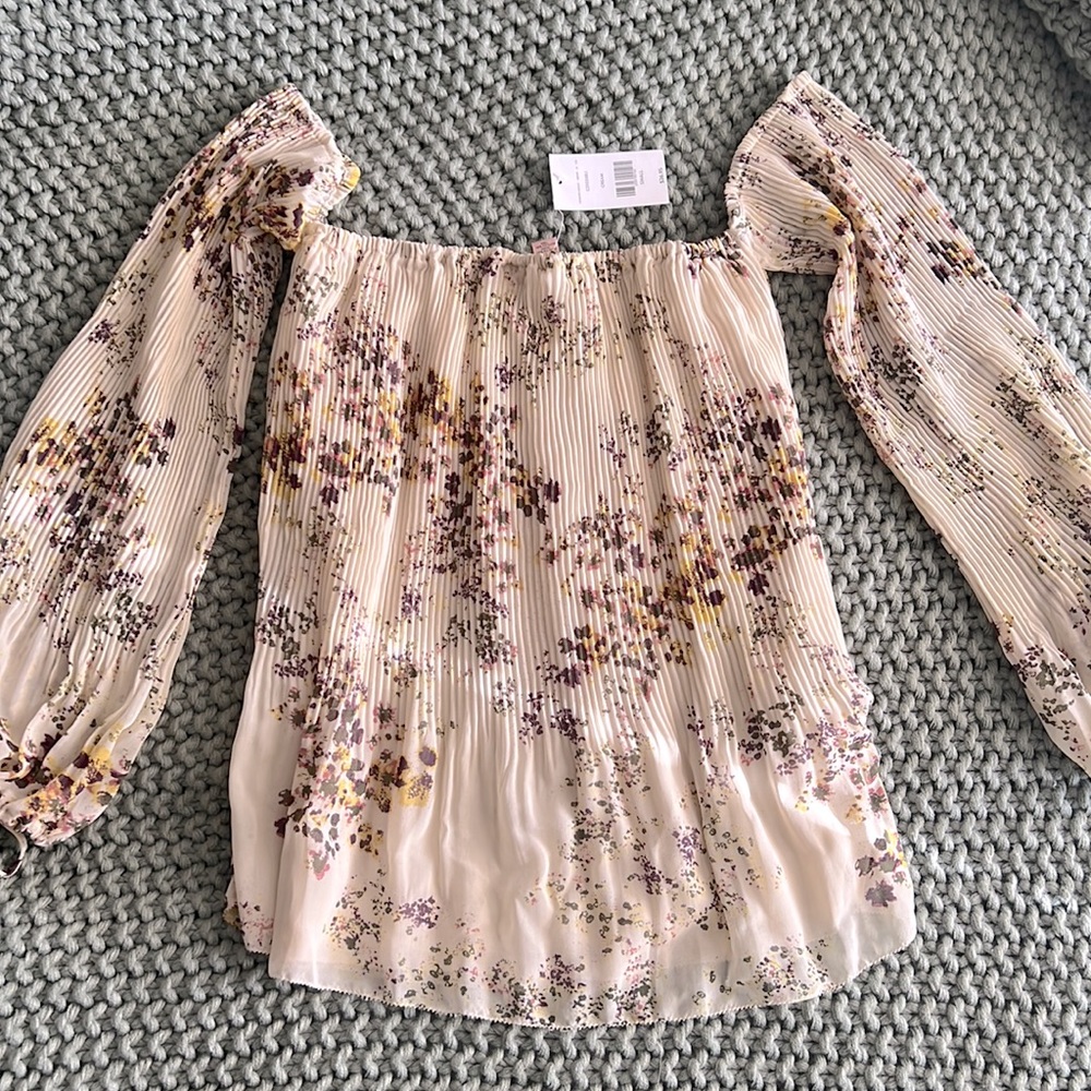 NWT Buckle/ Willow + Root cream colored lined top with sheer loose long sleeves